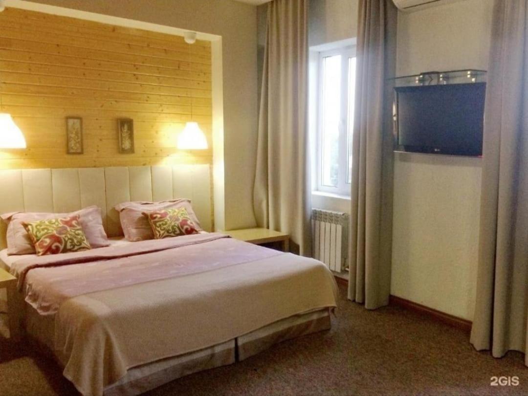 Strelets Hotel Bishkek Bagian luar foto